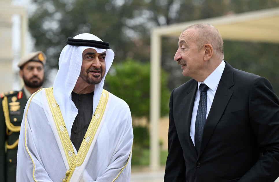 Azərbaycan Prezidenti İlham Əliyev və Birləşmiş Ərəb Əmirliklərinin Prezidenti Şeyx Məhəmməd bin Zayed Al NəhyanŞuşada Azərbaycanın tanınmış şəxsiyyətlərinin güllələnmiş heykəllərinə baxıblar