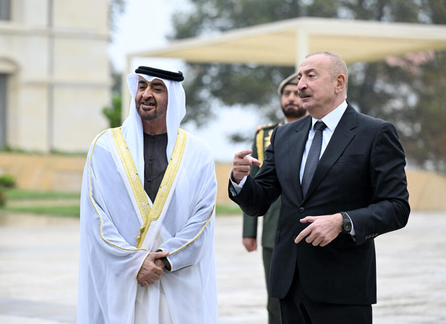 Azərbaycan Prezidenti İlham Əliyev və Birləşmiş Ərəb Əmirliklərinin Prezidenti Şeyx Məhəmməd bin Zayed Al NəhyanŞuşada Azərbaycanın tanınmış şəxsiyyətlərinin güllələnmiş heykəllərinə baxıblar