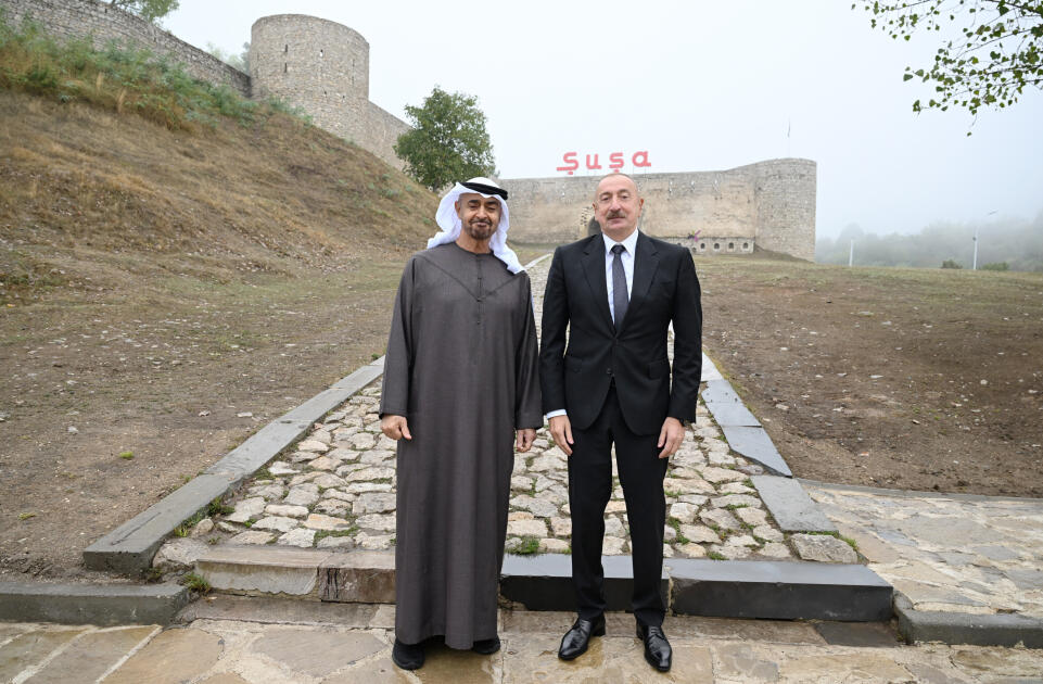 Президенты Азербайджана и Объединенных Арабских Эмиратов сфотографировались на фоне Шушинской крепости
