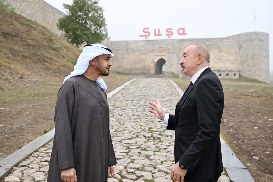 Президенты Азербайджана и Объединенных Арабских Эмиратов сфотографировались на фоне Шушинской крепости