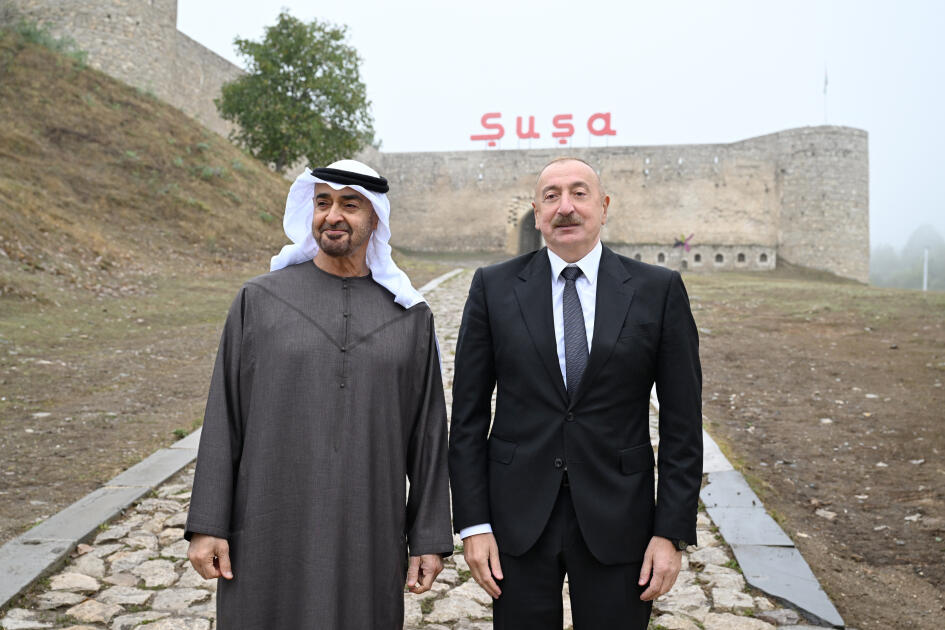 Президенты Азербайджана и Объединенных Арабских Эмиратов сфотографировались на фоне Шушинской крепости