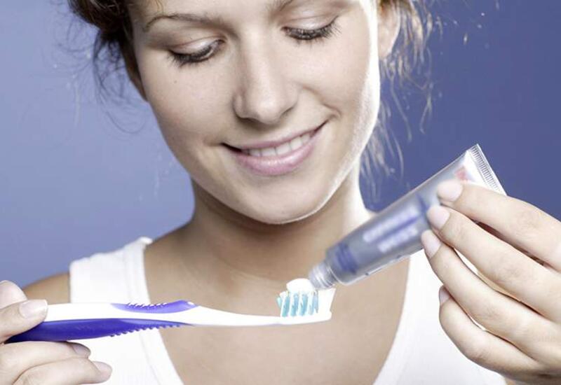 Стоматолог рассказала об опасности домашних методов отбеливания зубов