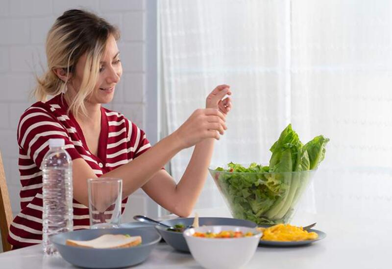 Диетолог перечислил способы борьбы с чувством голода