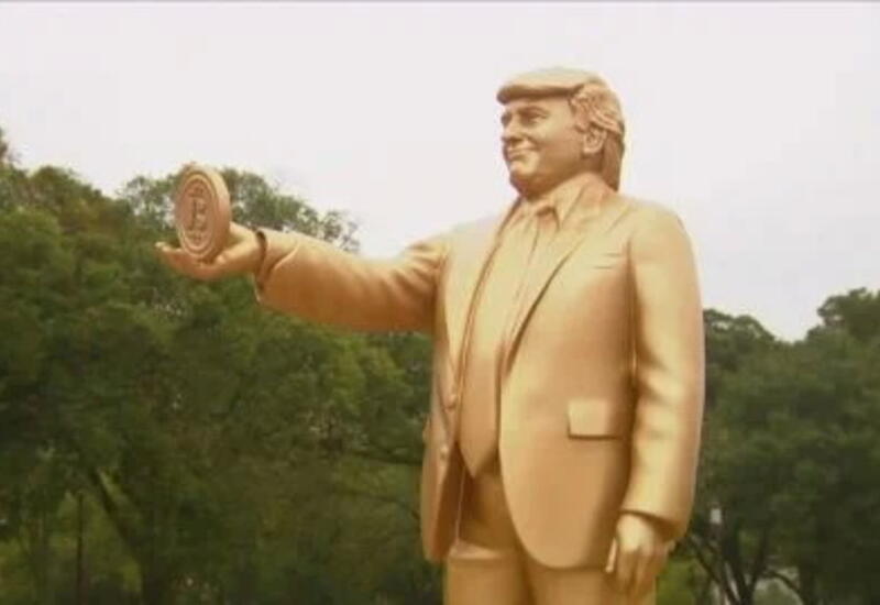Трампу установили гигантский золотой памятник в Вашингтоне