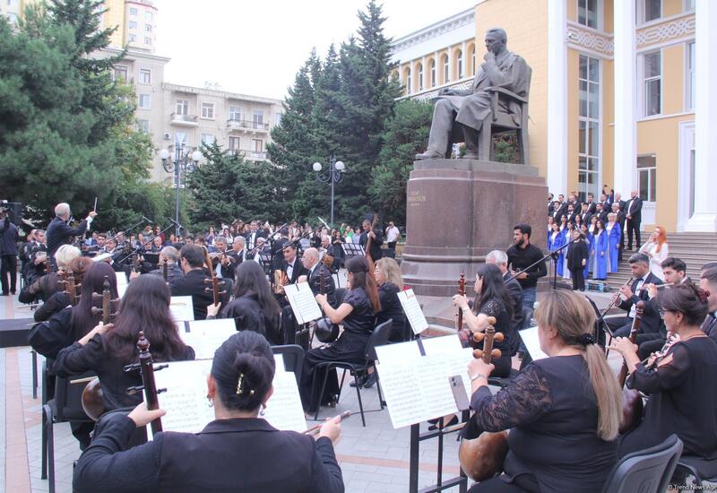 Под открытым небом Баку состоялось торжественное открытие Дня национальной музыки