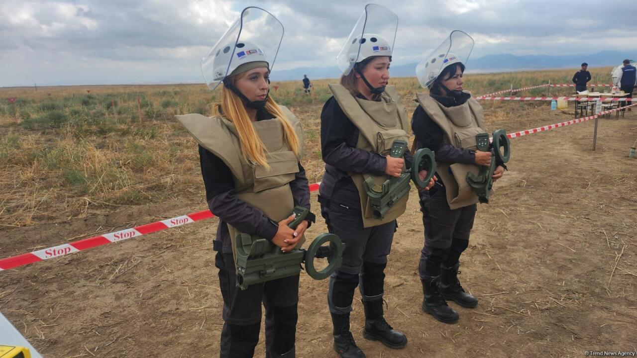 Марта Кос понаблюдала за процессом разминирования в Агдаме