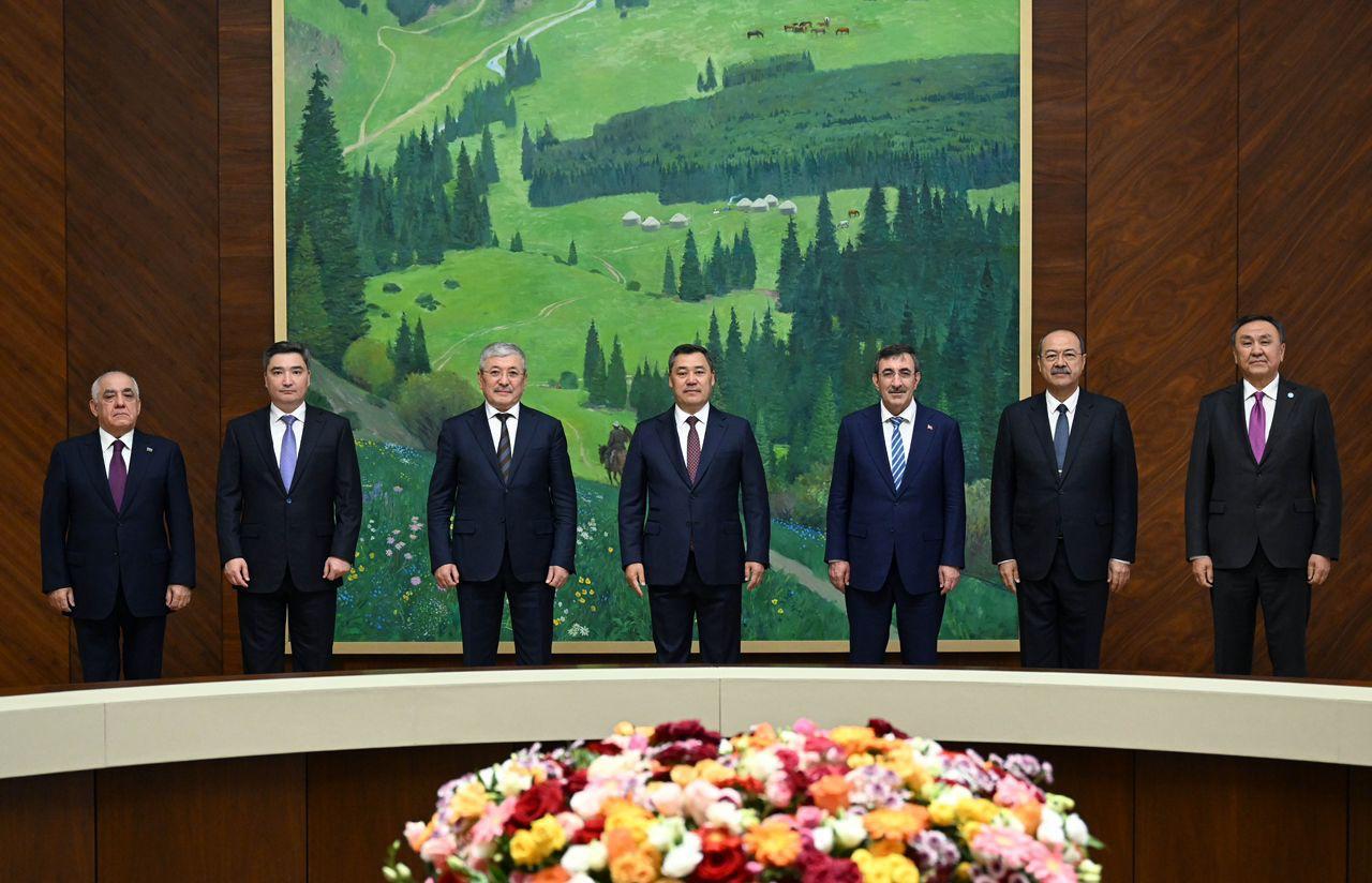 Baş nazir Əli Əsədov Bişkekdə Qırğızıstan Prezidenti Sadır Japarovla görüşüb
