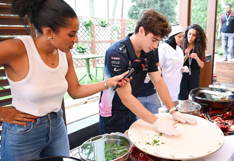 Formula 1 pilotları Bakıda qutab bişirdilər