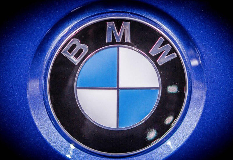"BMW" loqosunu dəyişdi