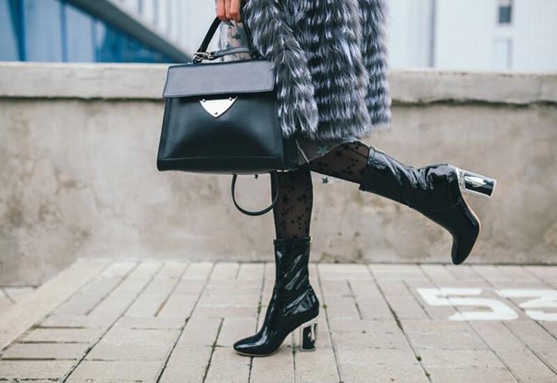 Стилистка назвала устаревшую осеннюю одежду и обувь