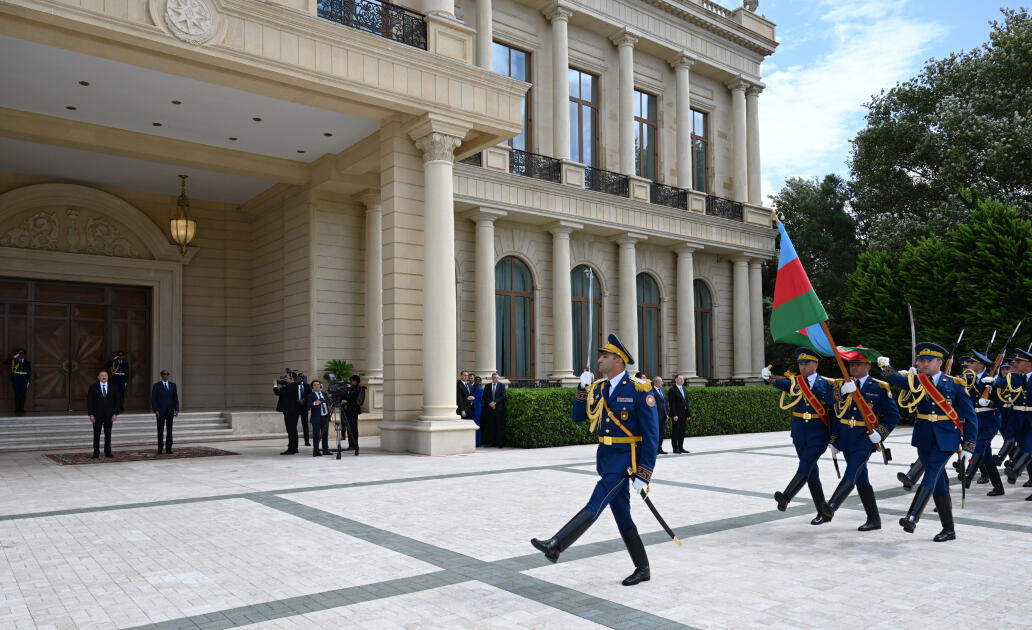 В Баку состоялась церемония официальный встречи Президента Руанды