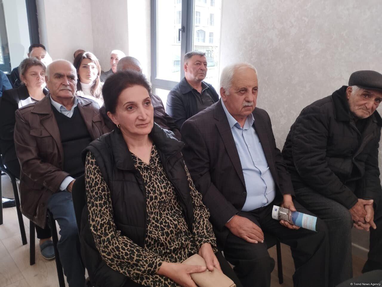 Növbəti köç karvanı Kəlbəcər şəhərinə çatıb: açarlar təqdim olunub