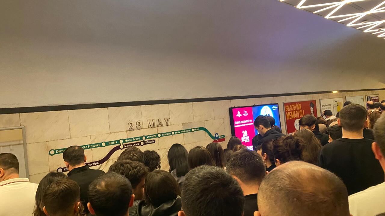 Задержка в бакинском метро