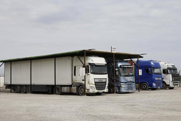 В этом месте открылась временная стоянка для TIR с опасными грузами