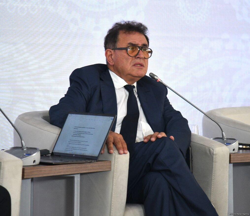 В Баку проходит I Азербайджанский международный инвестиционный форум