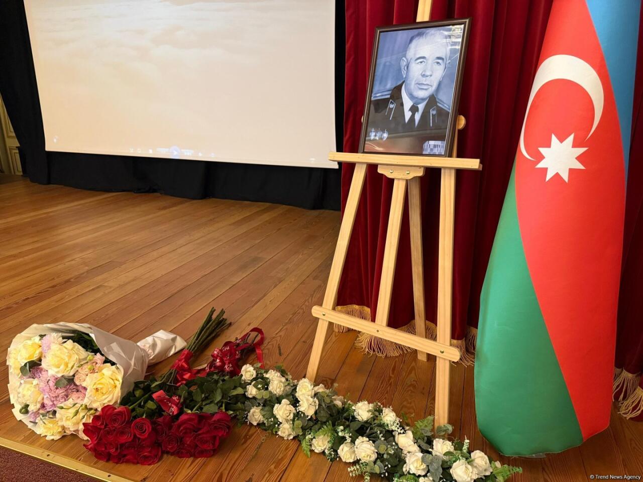 В Баку почтили память легендарного разведчика Рзагулу Гулиева