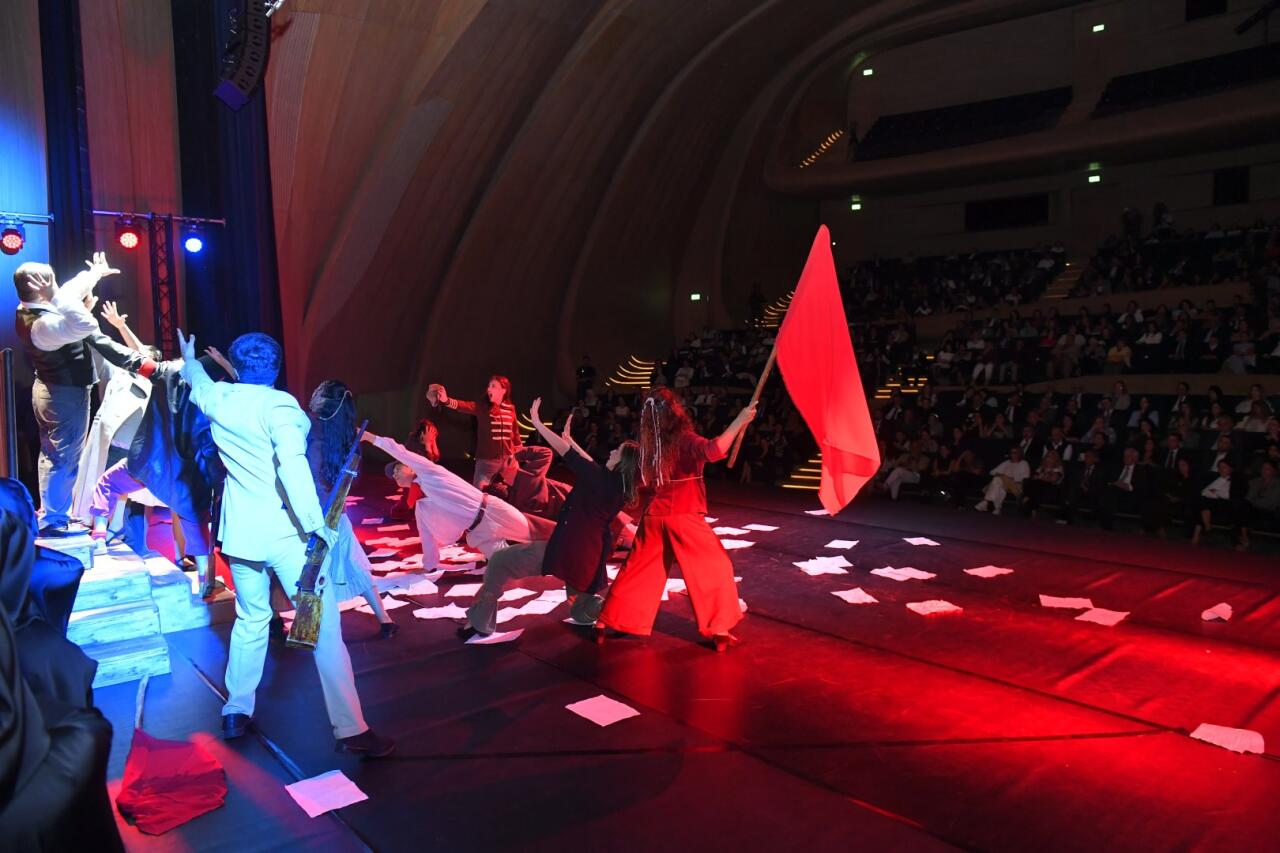 Nəsimi festivalında “İblis” yeni təqdimatda nümayiş olunub
