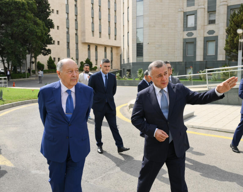 Azərbaycanda ilk dəfə Milli Onkologiya Mərkəzində robotik cərrahiyyə əməliyyatları keçirilir