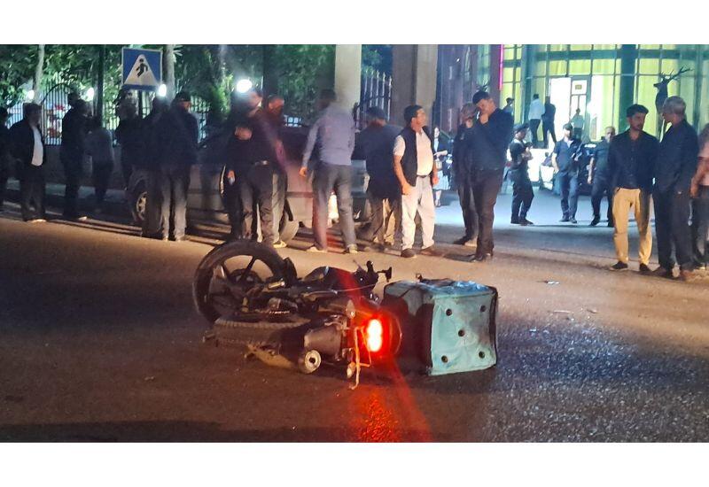 Bərdədə yol qəzasında kuryer xəsarət alıb