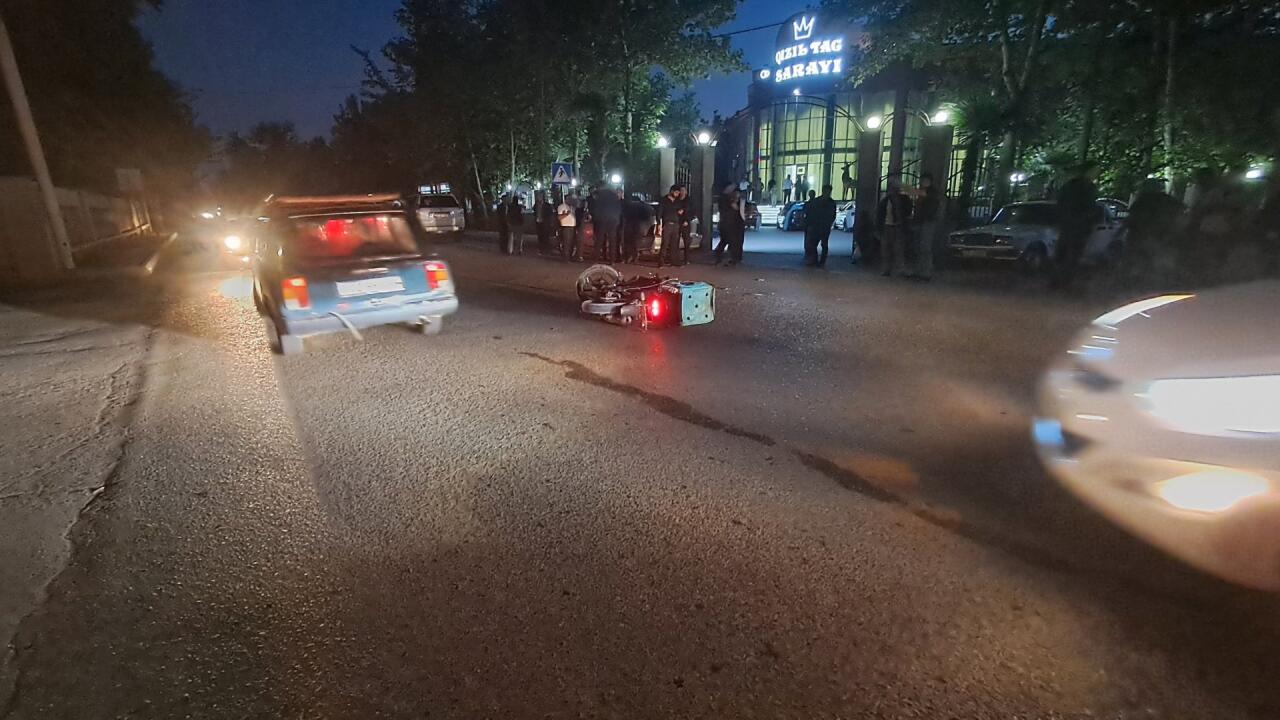 Bərdədə yol qəzasında kuryer xəsarət alıb