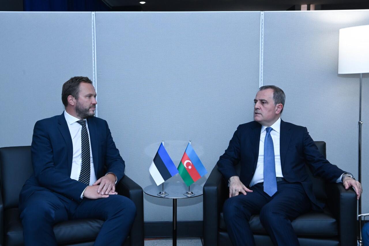 Джейхун Байрамов встретился с министром иностранных дел Эстонии