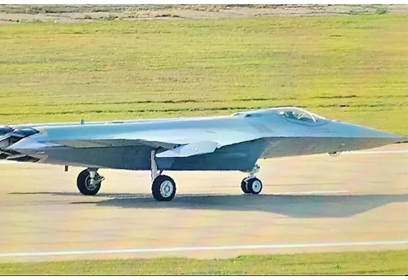 Китайский J-50 впервые сфотографировали на земле