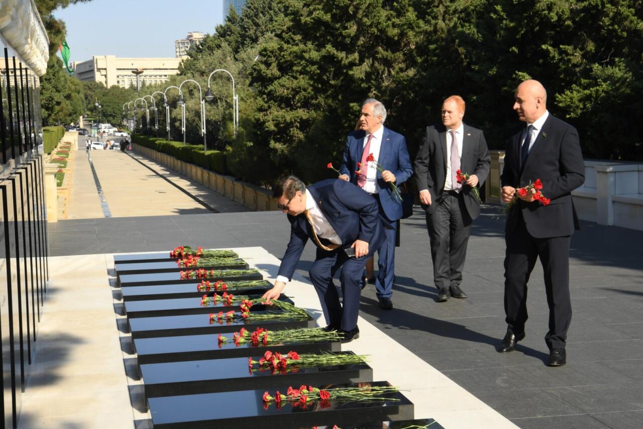 Председатели комитетов Сената Национального конгресса Чили посетили могилу общенационального лидера Гейдара Алиева и Аллею шехидов