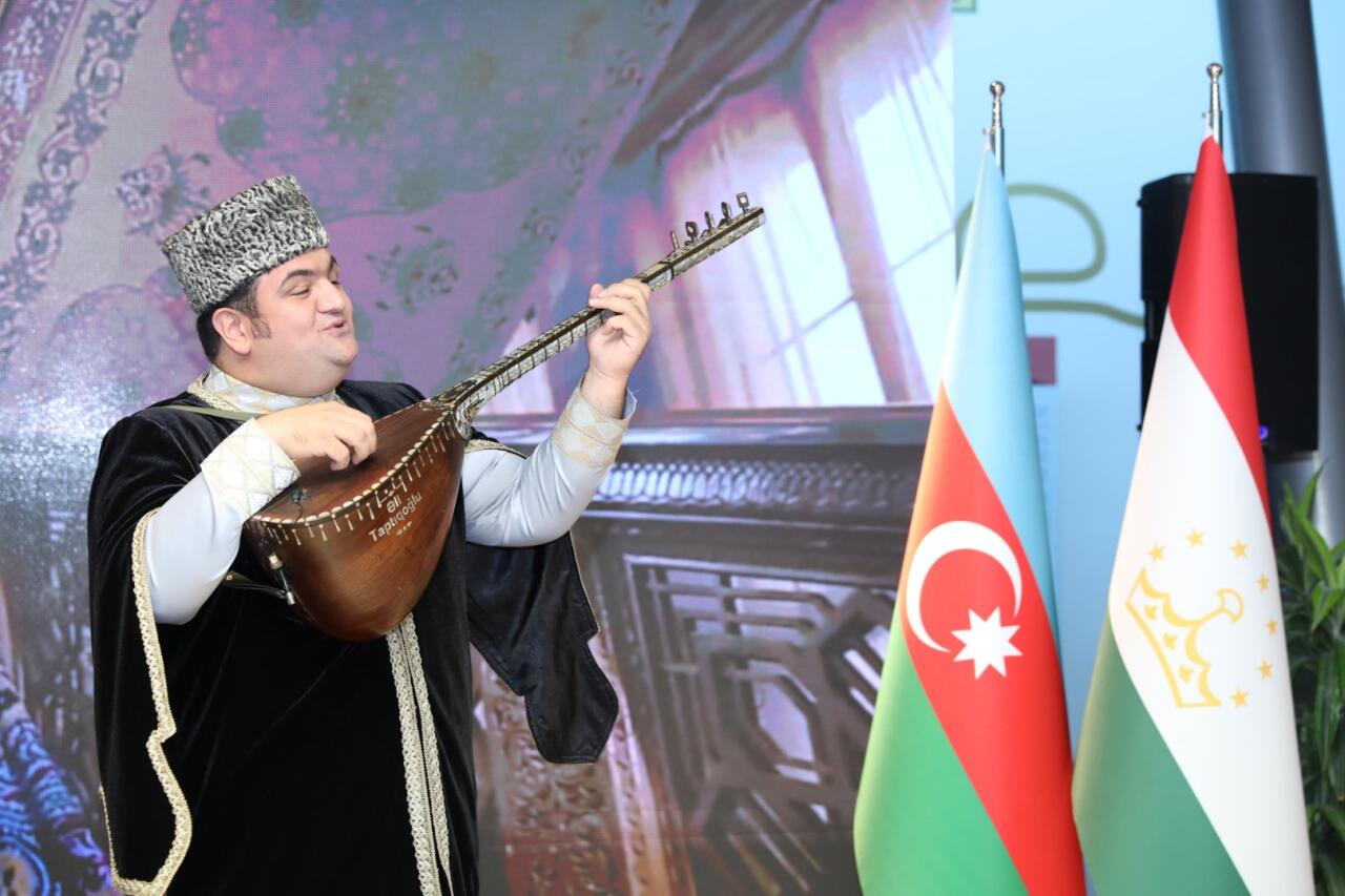 "Мир таджикской вышивки" в Баку: искусство, в котором звучит душа народа
