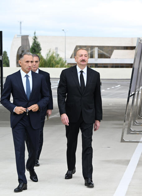 Prezident İlham Əliyev “BakuBus” MMC-nin Gəncə Avtoparkının açılışında iştirak edib
