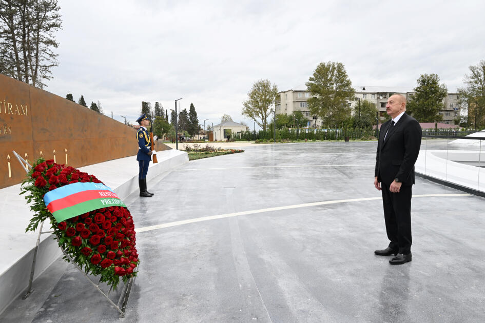 Президент Ильхам Алиев в связи с Днем памяти почтил минутой молчания память шехидов Отечественной войны