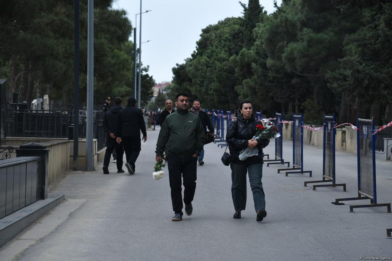 Azərbaycan xalqı qəhrəman şəhidlərini anır