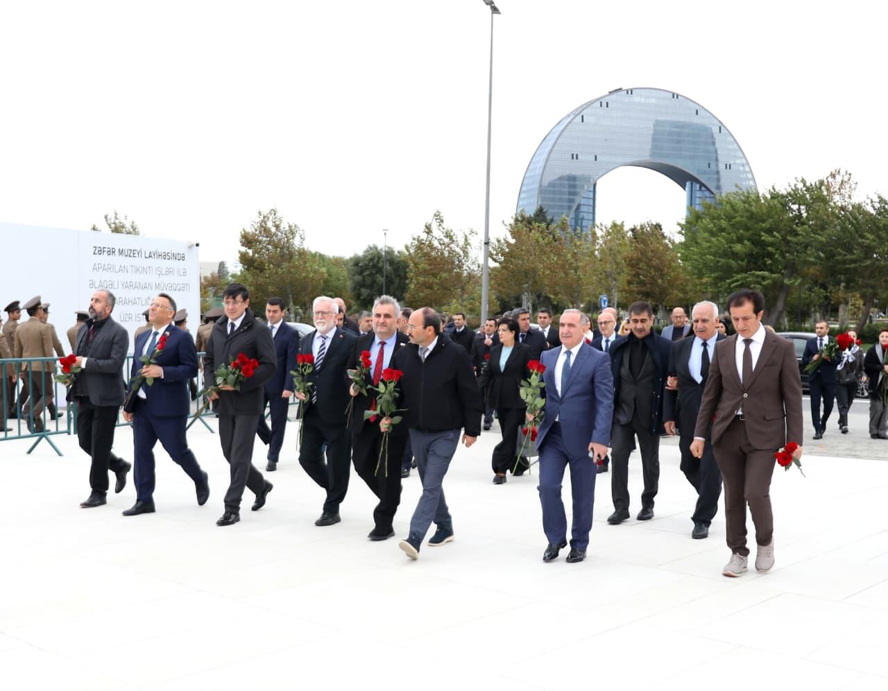 Türkiyəli rektorlar Zəfər parkını ziyarət ediblər