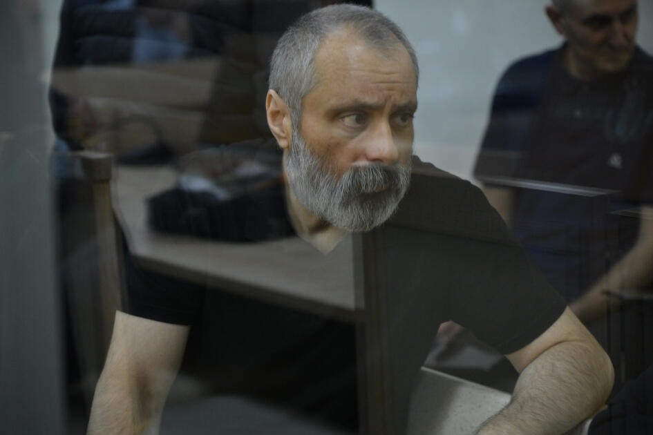 Ermənistan silahlı qüvvələrinin Aprel döyüşləri zamanı beynəlxalq humanitar hüquq normalarını pozaraq mülki şəxsləri və mülki obyektləri atəşə tutması ilə bağlı sənədlər məhkəmədə tədqiq olunub