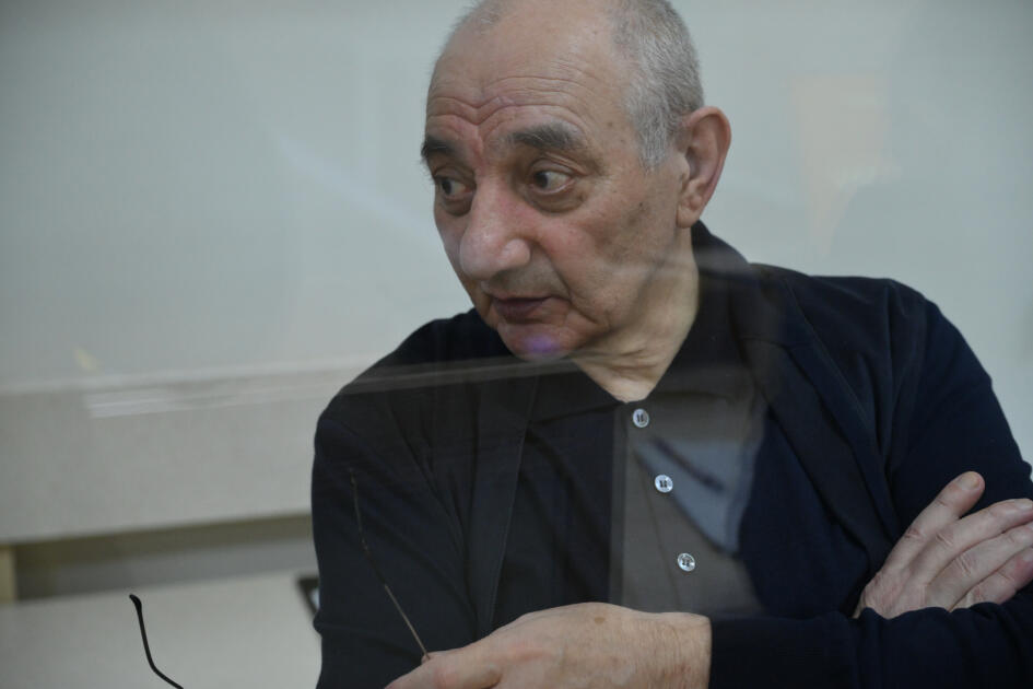 Ermənistan silahlı qüvvələrinin Aprel döyüşləri zamanı beynəlxalq humanitar hüquq normalarını pozaraq mülki şəxsləri və mülki obyektləri atəşə tutması ilə bağlı sənədlər məhkəmədə tədqiq olunub