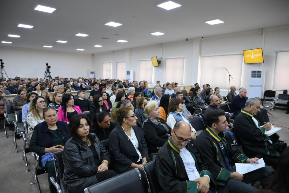 Ermənistan silahlı qüvvələrinin Aprel döyüşləri zamanı beynəlxalq humanitar hüquq normalarını pozaraq mülki şəxsləri və mülki obyektləri atəşə tutması ilə bağlı sənədlər məhkəmədə tədqiq olunub