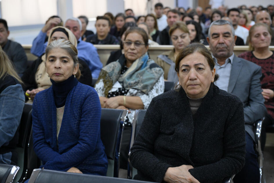 Ermənistan silahlı qüvvələrinin Aprel döyüşləri zamanı beynəlxalq humanitar hüquq normalarını pozaraq mülki şəxsləri və mülki obyektləri atəşə tutması ilə bağlı sənədlər məhkəmədə tədqiq olunub