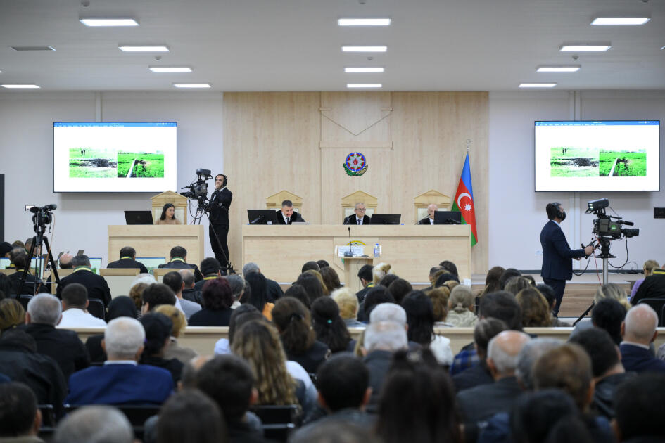 Ermənistan silahlı qüvvələrinin Aprel döyüşləri zamanı beynəlxalq humanitar hüquq normalarını pozaraq mülki şəxsləri və mülki obyektləri atəşə tutması ilə bağlı sənədlər məhkəmədə tədqiq olunub
