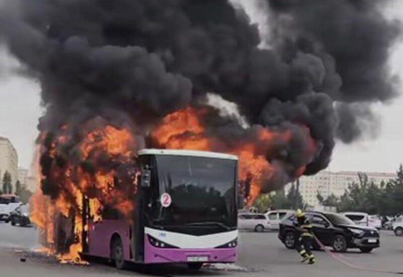 В Сумгайыте загорелся автобус