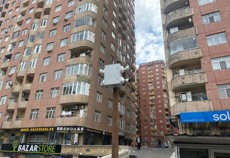 В Баку у жилых домов появились камеры
