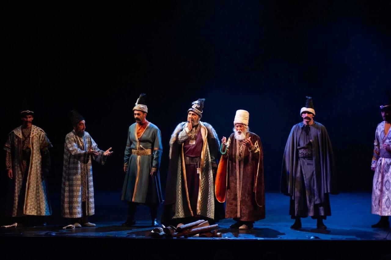 В Баку состоялась премьера спектакля "Baş"
