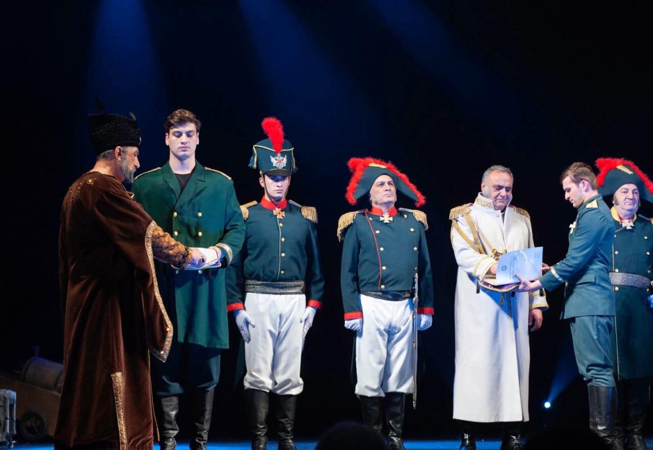 В Баку состоялась премьера спектакля "Baş"