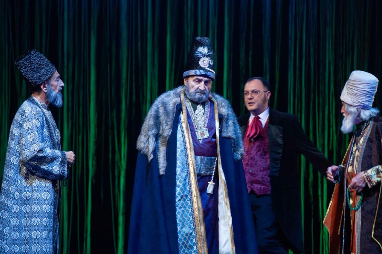 В Баку состоялась премьера спектакля "Baş"
