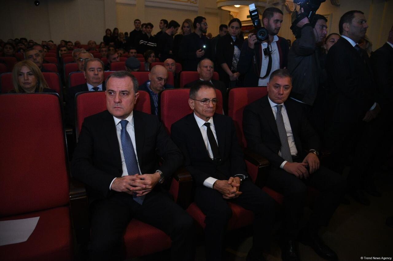 В Баку проходит церемония прощания с Джабиром Имановым