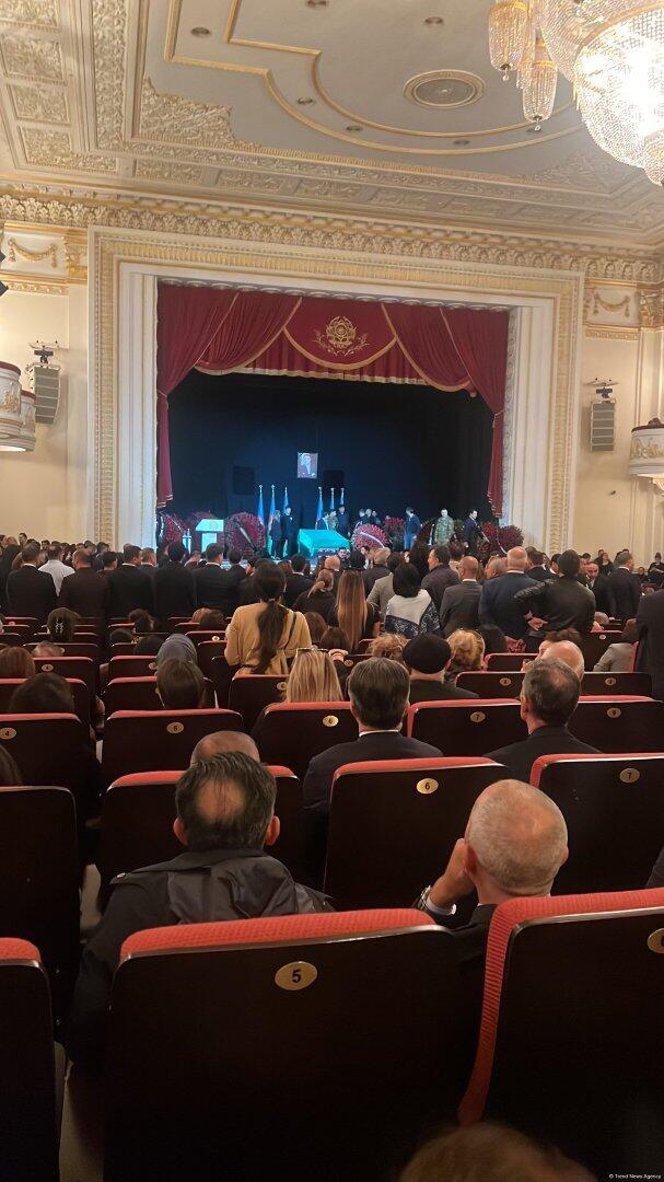 В Баку проходит церемония прощания с Джабиром Имановым