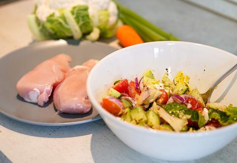 Врач рассказала о пользе и вреде интервального голодания