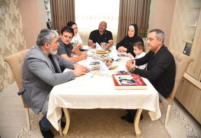 “Bakı Şəbəkəsi” Araşdırmalar və Təhlil İctimai Birliyi şəhid jurnalist Sirac Abışovun ailəsinə baş çəkib