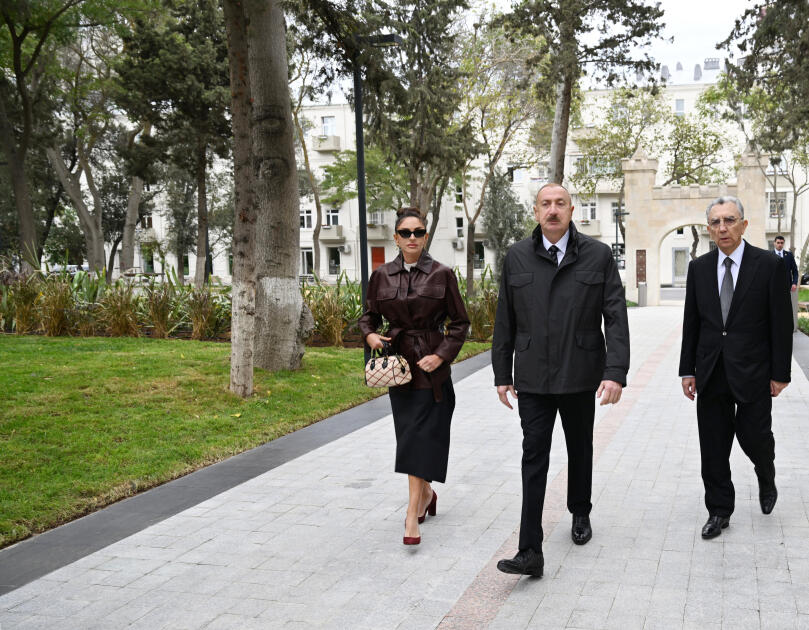 Prezident İlham Əliyev və Birinci xanım Mehriban Əliyeva Bakının Nərimanov rayonunda salınan yeni parkın açılışında iştirak ediblər