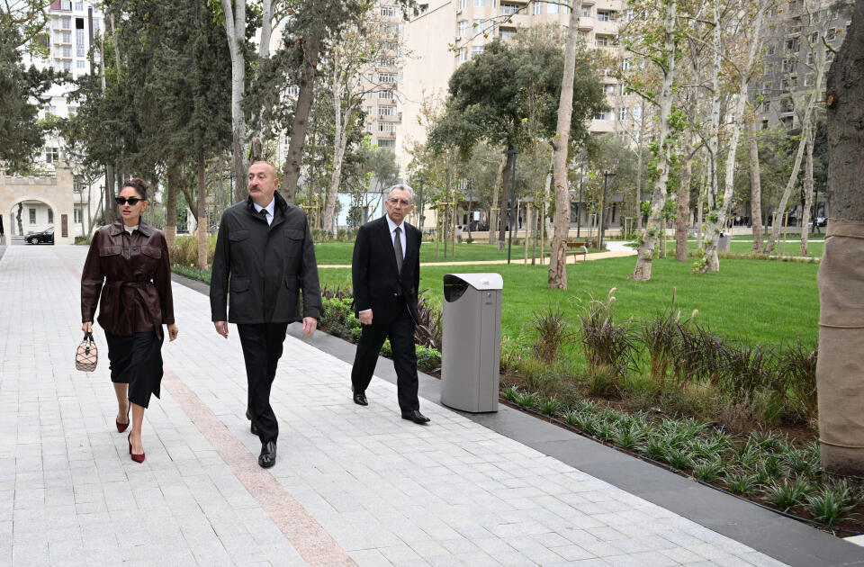 Prezident İlham Əliyev və Birinci xanım Mehriban Əliyeva Bakının Nərimanov rayonunda salınan yeni parkın açılışında iştirak ediblər