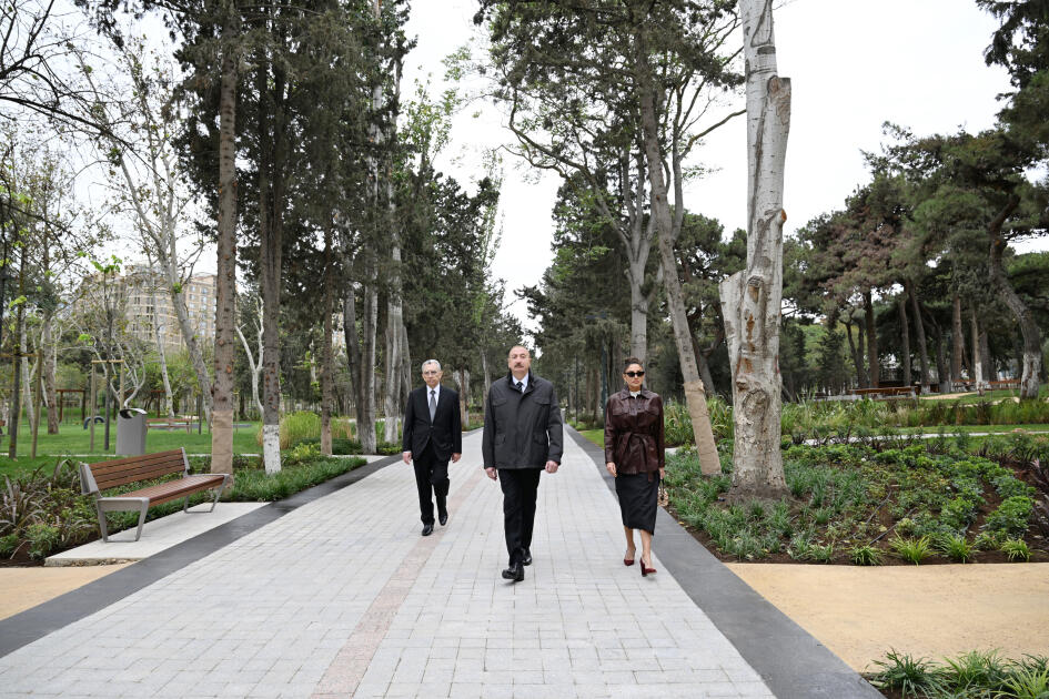 Prezident İlham Əliyev və Birinci xanım Mehriban Əliyeva Bakının Nərimanov rayonunda salınan yeni parkın açılışında iştirak ediblər