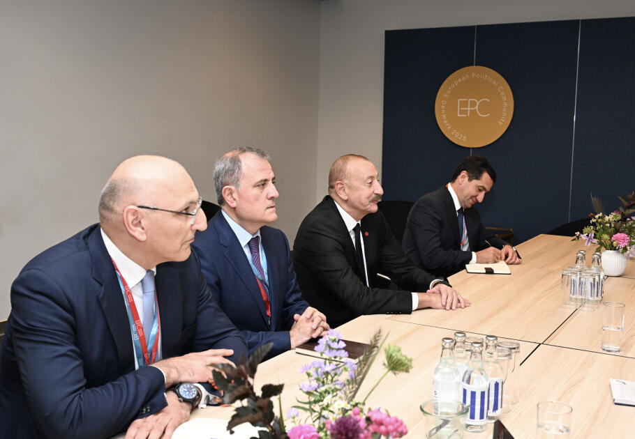 Prezident İlham Əliyevin Kopenhagendə Ukrayna Prezidenti ilə görüşü olub